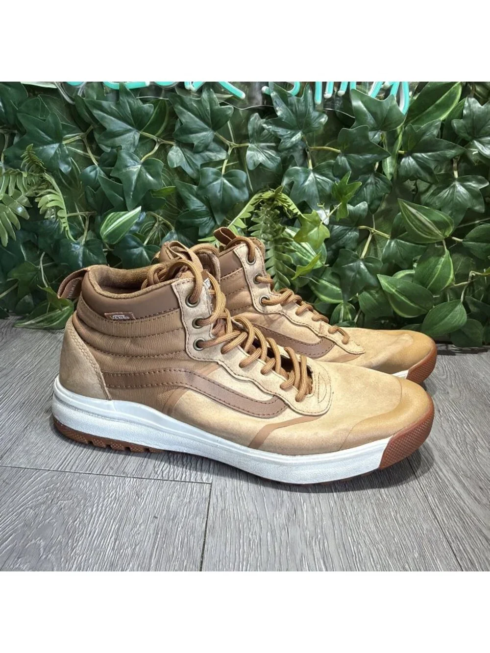 VANS UltraRange Hi DL MTE, Mens Sz 11 Chipmunk Marshmallow